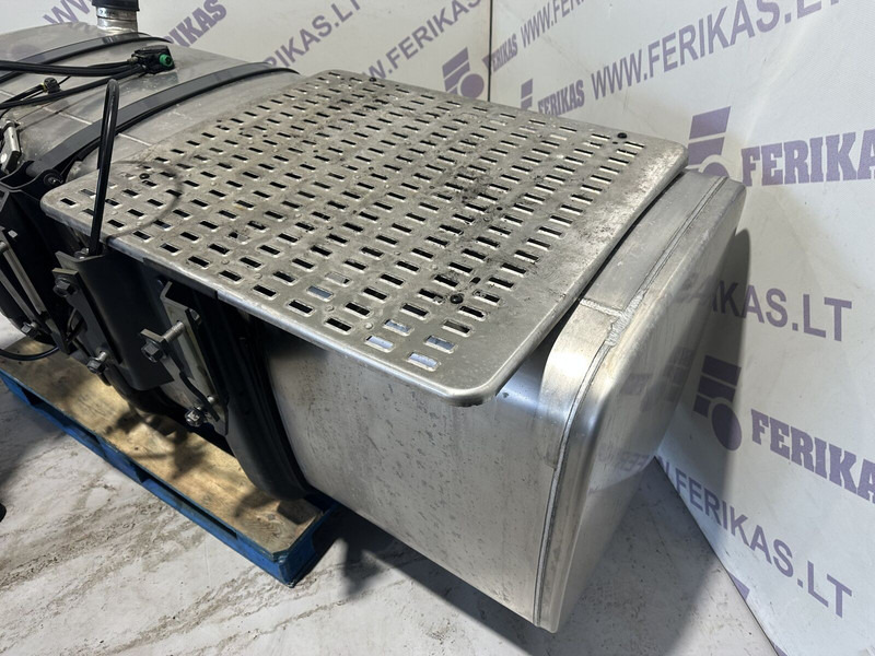 DAF 830L, fuel tank with brackets - Fuel tank for Truck: picture 4 DAF 830L, fuel tank with brackets - Fuel tank for Truck: picture 4