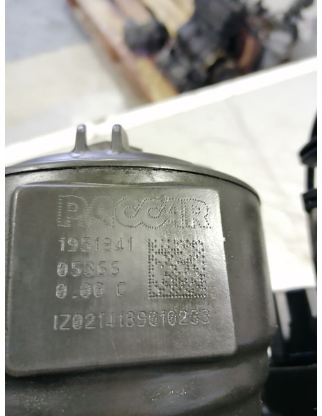 DAF XF 106 - Fuel filter for Truck: picture 4 DAF XF 106 - Fuel filter for Truck: picture 4