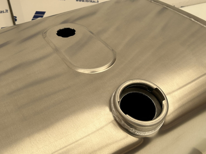MAN New aluminum fuel tank 150L - Fuel tank for Truck: picture 4 MAN New aluminum fuel tank 150L - Fuel tank for Truck: picture 4