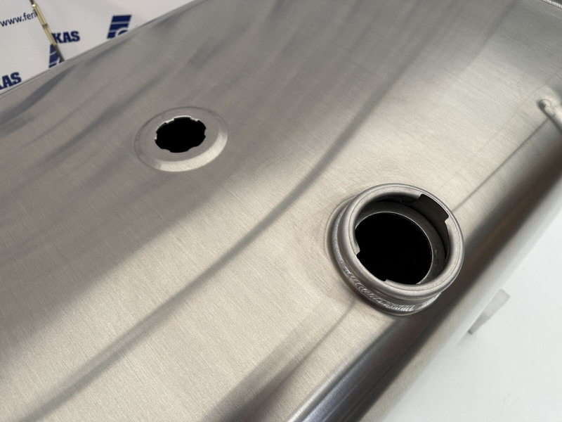 MAN New aluminum fuel tank 400L - Fuel tank for Truck: picture 4 MAN New aluminum fuel tank 400L - Fuel tank for Truck: picture 4
