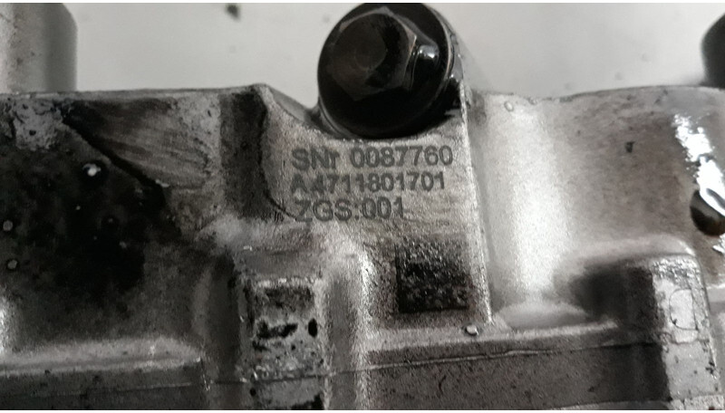 Mercedes-Benz Actros MP4 - Oil pump for Truck: picture 5 Mercedes-Benz Actros MP4 - Oil pump for Truck: picture 5