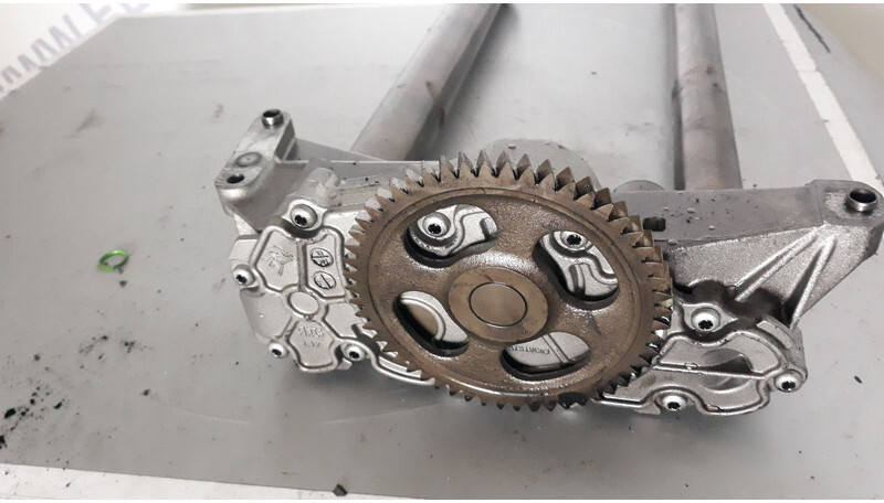 Mercedes-Benz Actros MP4 - Oil pump for Truck: picture 3 Mercedes-Benz Actros MP4 - Oil pump for Truck: picture 3
