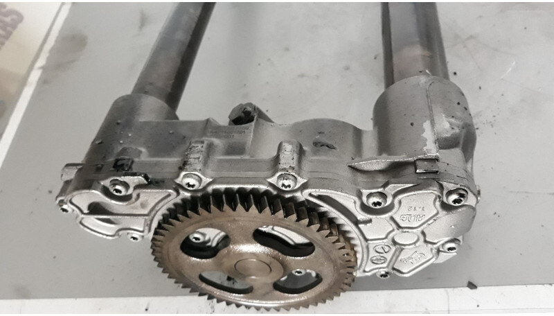 Mercedes-Benz Actros MP4 - Oil pump for Truck: picture 4 Mercedes-Benz Actros MP4 - Oil pump for Truck: picture 4