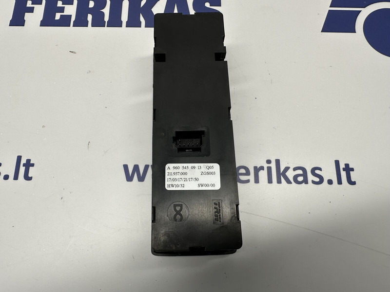 Mercedes-Benz passenger door, window control - Dashboard for Truck: picture 2 Mercedes-Benz passenger door, window control - Dashboard for Truck: picture 2