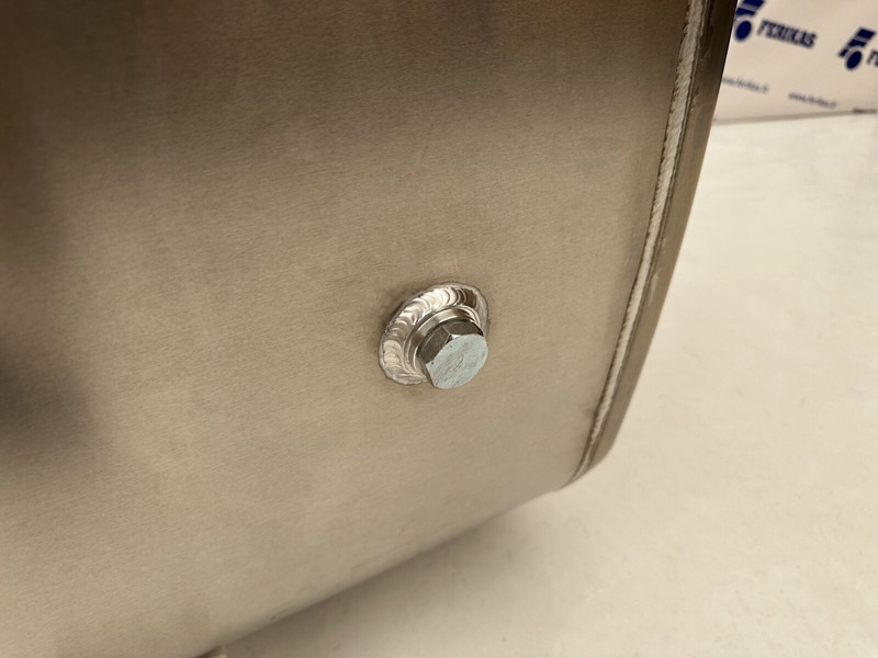 New Fuel tank for Truck Volvo: picture 7