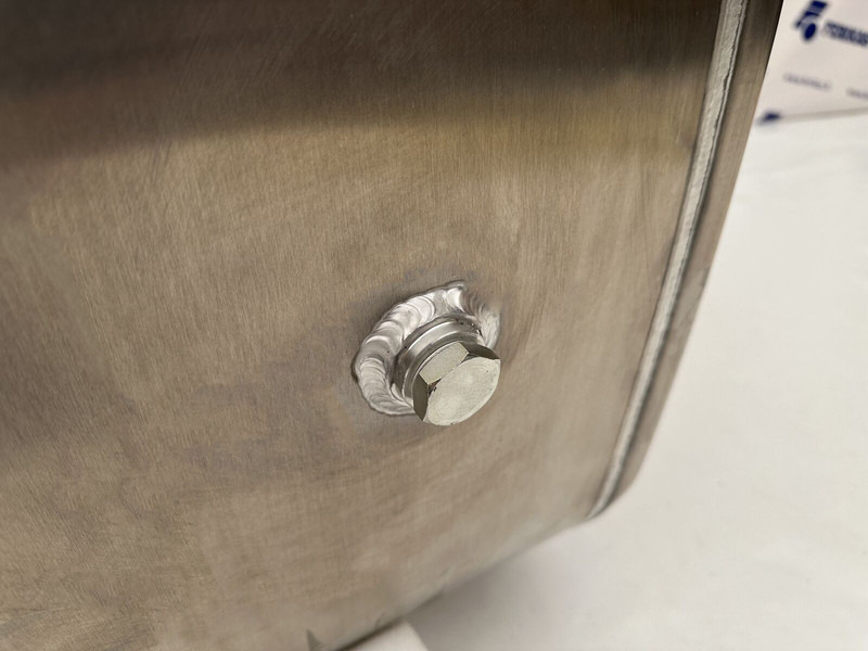 New Fuel tank for Truck Volvo New aluminum fuel tank 365L: picture 7 New Fuel tank for Truck Volvo New aluminum fuel tank 365L: picture 7