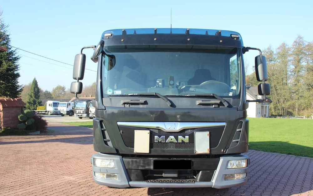MAN TGL 12 250 EURO 6 !!! BLOKADA MOSTU !!! - Tank truck: picture 3 MAN TGL 12 250 EURO 6 !!! BLOKADA MOSTU !!! - Tank truck: picture 3