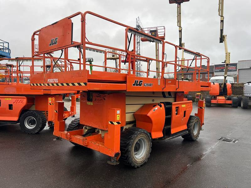 JLG 4394 RT diesel 4x4 15m (1747) - Scissor lift: picture 3 JLG 4394 RT diesel 4x4 15m (1747) - Scissor lift: picture 3