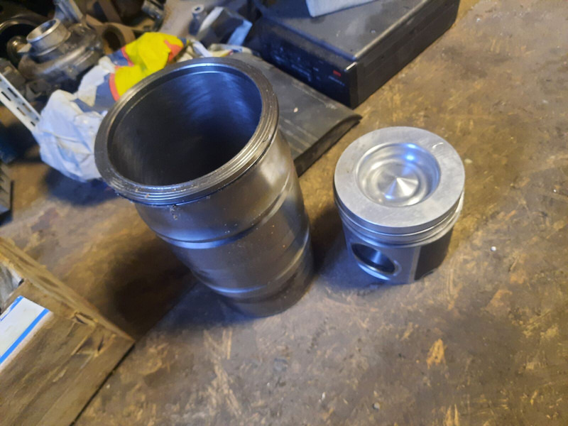 Scania 794661602 - Engine and parts: picture 1 Scania 794661602 - Engine and parts: picture 1