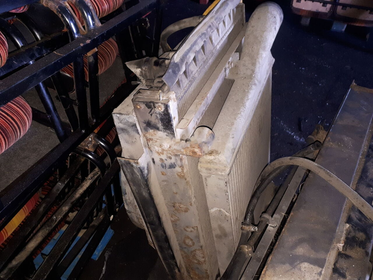 Scania man U Scania VEST/ 124 truck - Radiator for Truck: picture 1 Scania man U Scania VEST/ 124 truck - Radiator for Truck: picture 1