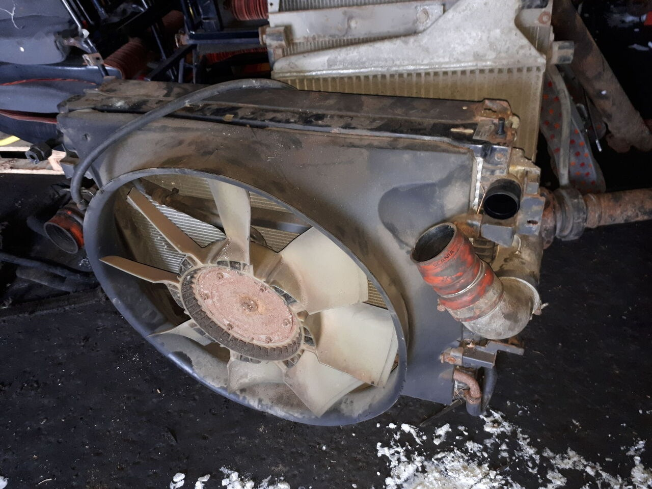 Scania man U Scania VEST/ 124 truck - Radiator for Truck: picture 3 Scania man U Scania VEST/ 124 truck - Radiator for Truck: picture 3