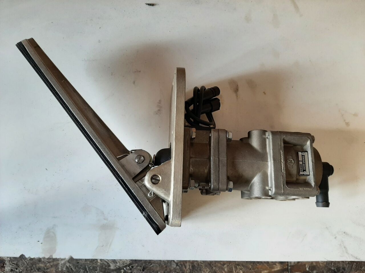 Volvo B12 - Brake cylinder for Bus: picture 3 Volvo B12 - Brake cylinder for Bus: picture 3