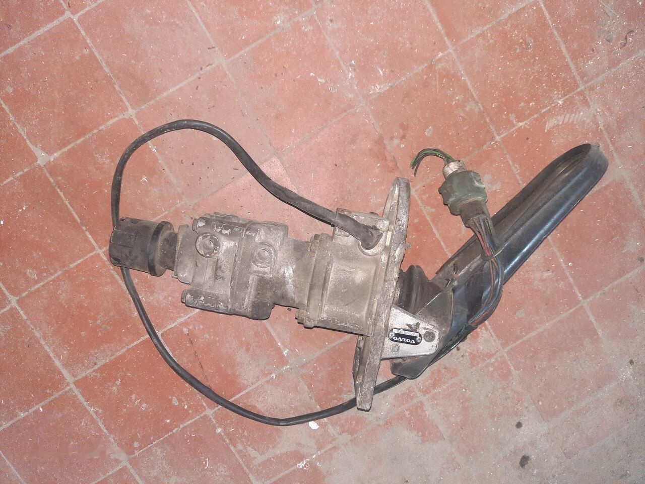 Volvo B12 - Brake cylinder for Bus: picture 4 Volvo B12 - Brake cylinder for Bus: picture 4