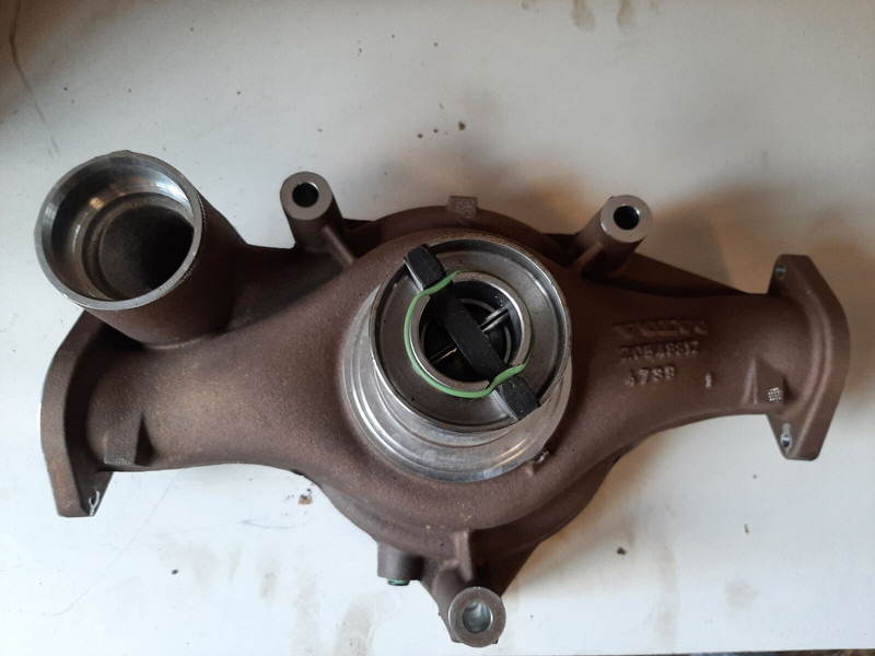 Volvo - Coolant pump: picture 1 Volvo - Coolant pump: picture 1