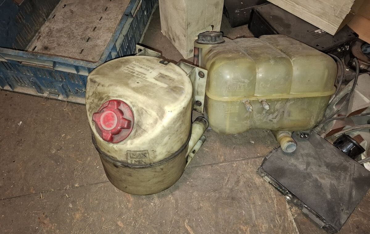 Volvo Scania omni link - Expansion tank for Bus: picture 3 Volvo Scania omni link - Expansion tank for Bus: picture 3