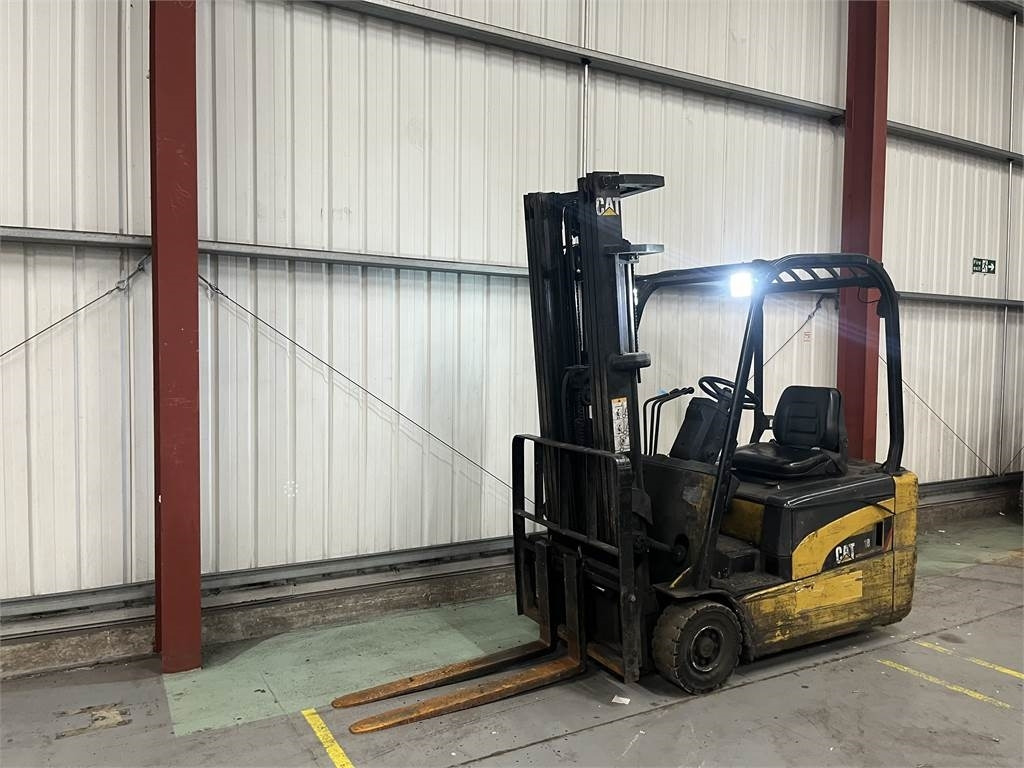 CAT EP18NT - Electric forklift: picture 2 CAT EP18NT - Electric forklift: picture 2