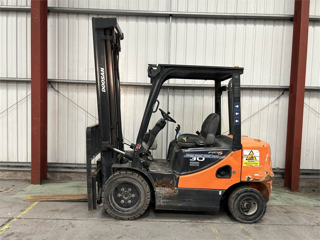 Diesel forklift Doosan D30S-5: picture 1