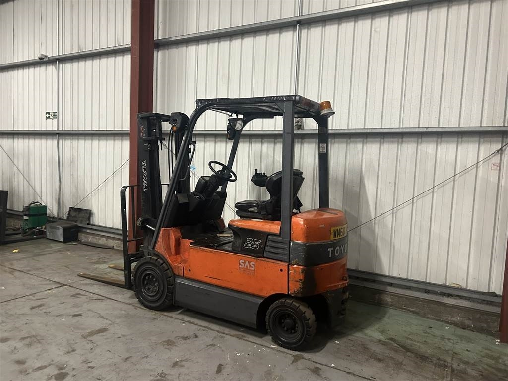 Toyota 7FBMF25 - Electric forklift: picture 3 Toyota 7FBMF25 - Electric forklift: picture 3