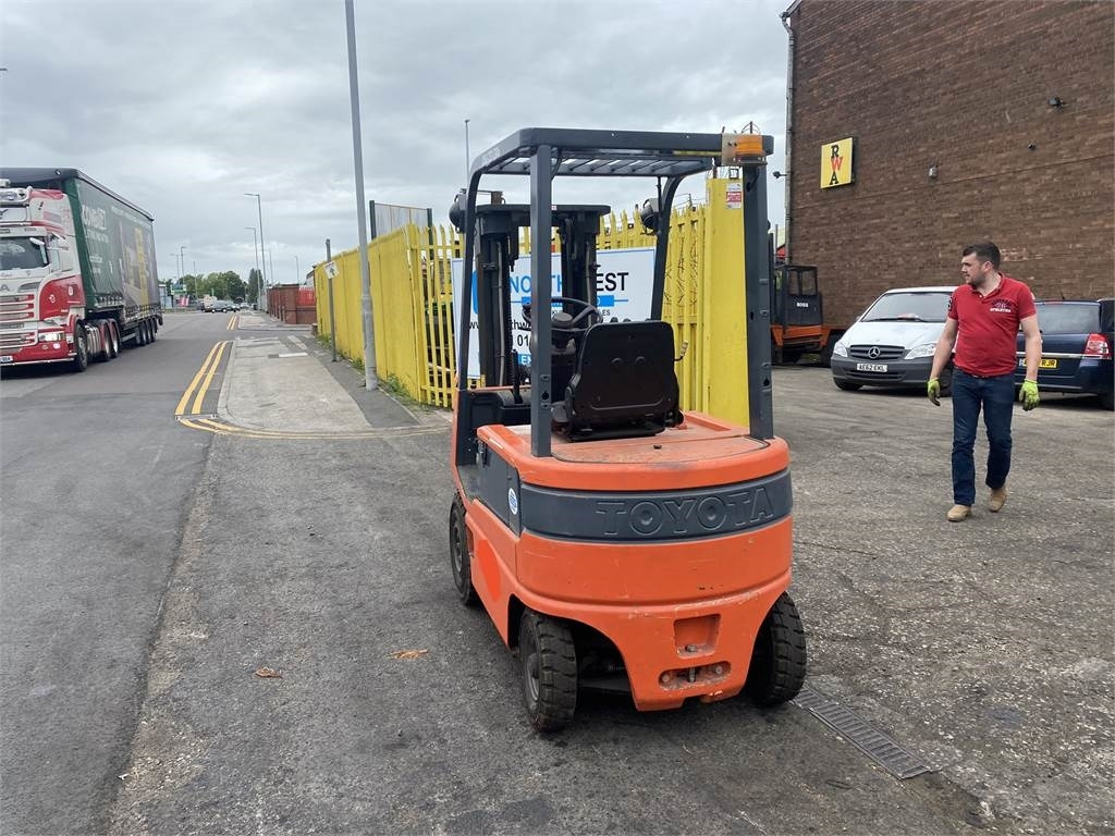 Toyota FBM16 - Electric forklift: picture 5 Toyota FBM16 - Electric forklift: picture 5