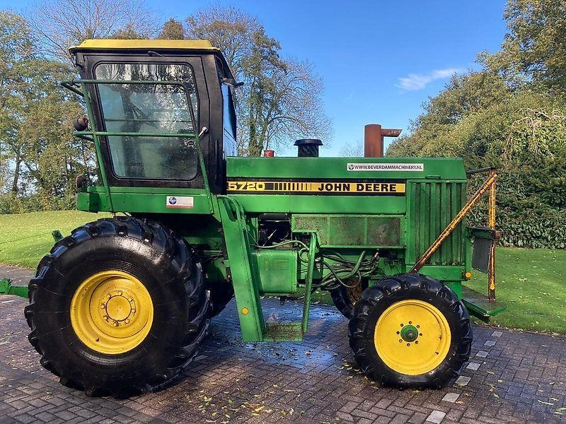 John Deere 5720 - Agricultural machinery: picture 2 John Deere 5720 - Agricultural machinery: picture 2