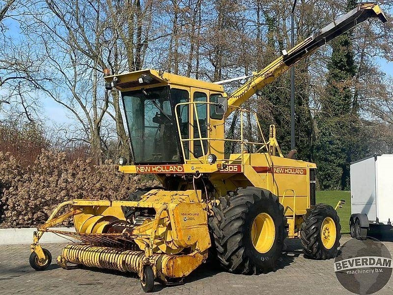New Holland 2305 - Forage harvester: picture 1 New Holland 2305 - Forage harvester: picture 1