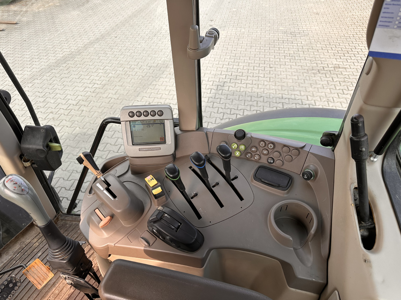 Farm tractor JOHN DEERE 6630 PREMIUM: picture 9 Farm tractor JOHN DEERE 6630 PREMIUM: picture 9