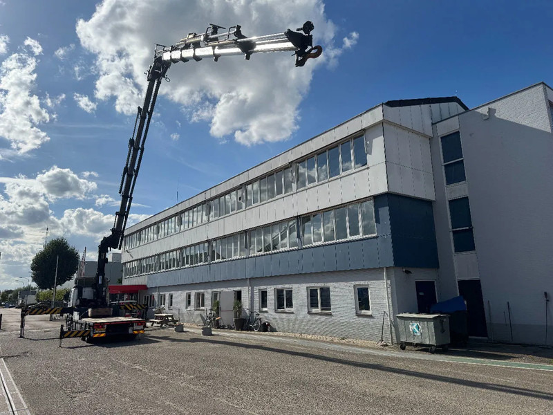 DAF CF 85.410 8X2 EURO 5 PALFINGER PK60002 + FLY JIB + REMOTE + TWISTLOCKS - Crane truck: picture 3 DAF CF 85.410 8X2 EURO 5 PALFINGER PK60002 + FLY JIB + REMOTE + TWISTLOCKS - Crane truck: picture 3