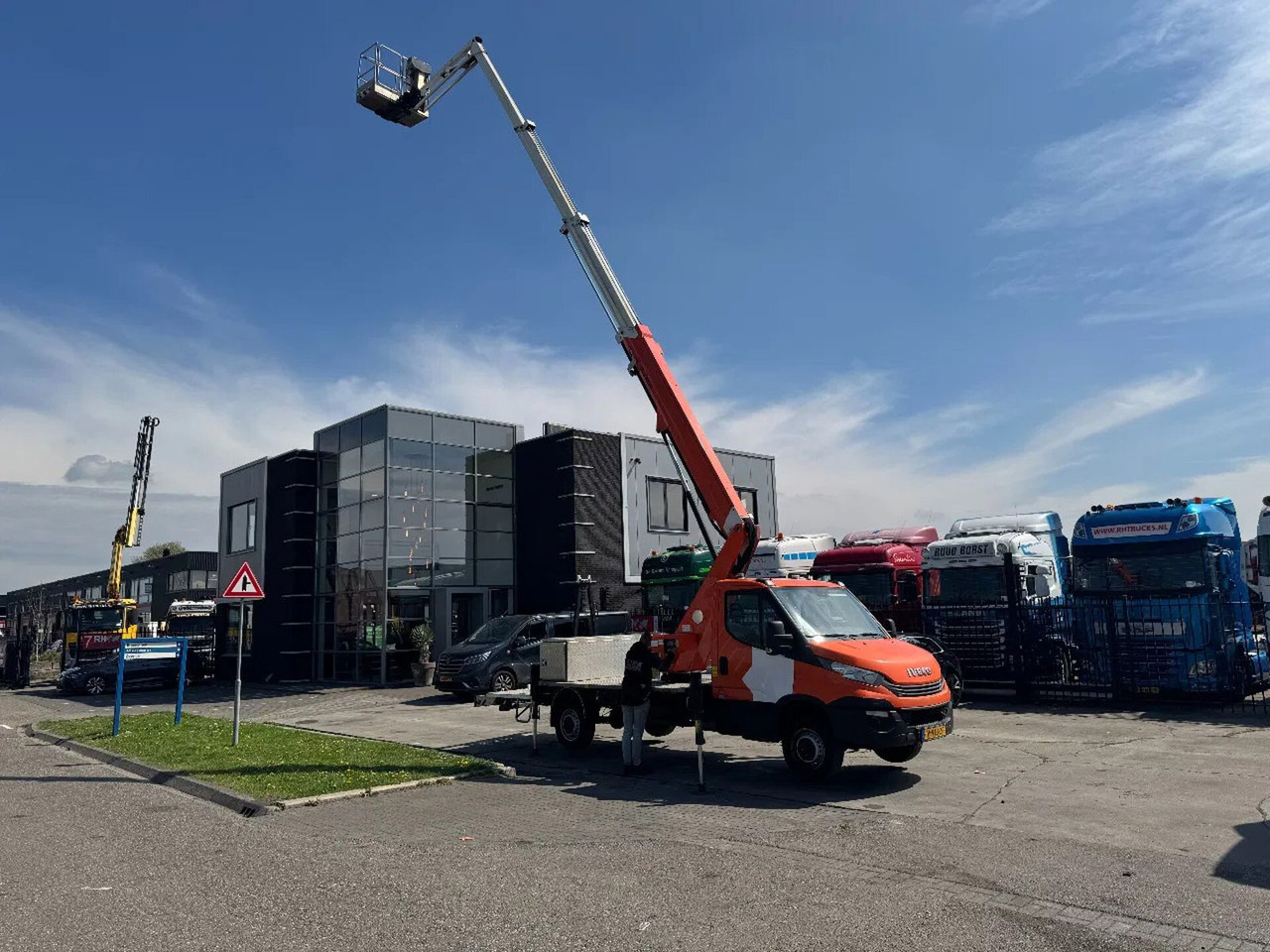Iveco DAILY 35 140 SCORPION 2112J 2019 - Truck mounted aerial platform: picture 2 Iveco DAILY 35 140 SCORPION 2112J 2019 - Truck mounted aerial platform: picture 2