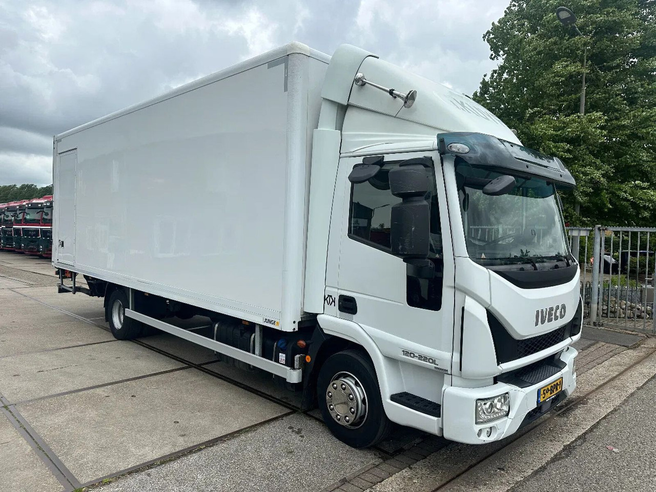 Iveco ML 120 -220 L, DHOLLANDIA LIFT, BOX 730X250X240 - Box truck: picture 3 Iveco ML 120 -220 L, DHOLLANDIA LIFT, BOX 730X250X240 - Box truck: picture 3