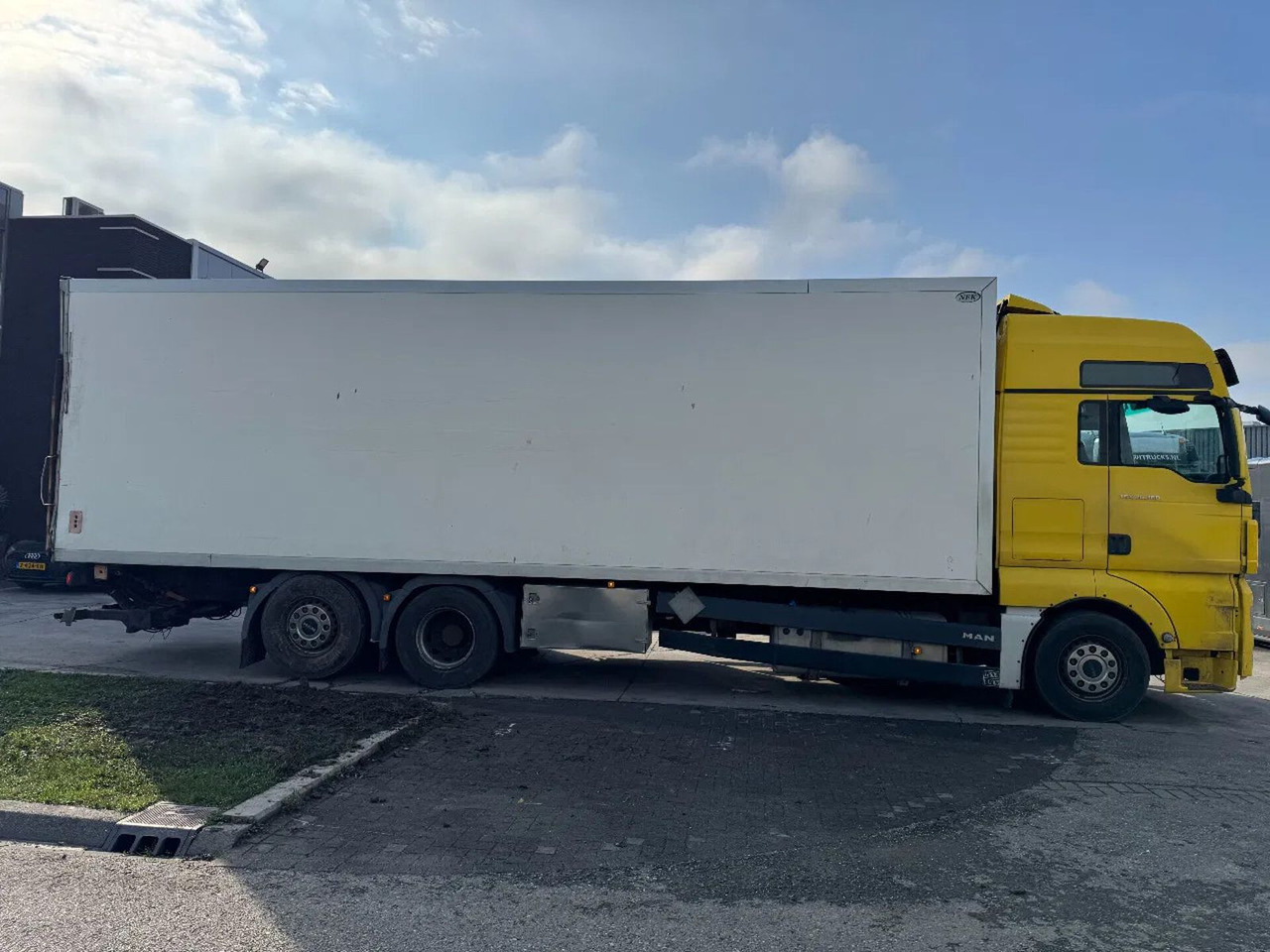 MAN TGX 26.360 6X2 - EURO 5 + ZEPRO LIFT + LIFT/STEE - Box truck: picture 4 MAN TGX 26.360 6X2 - EURO 5 + ZEPRO LIFT + LIFT/STEE - Box truck: picture 4