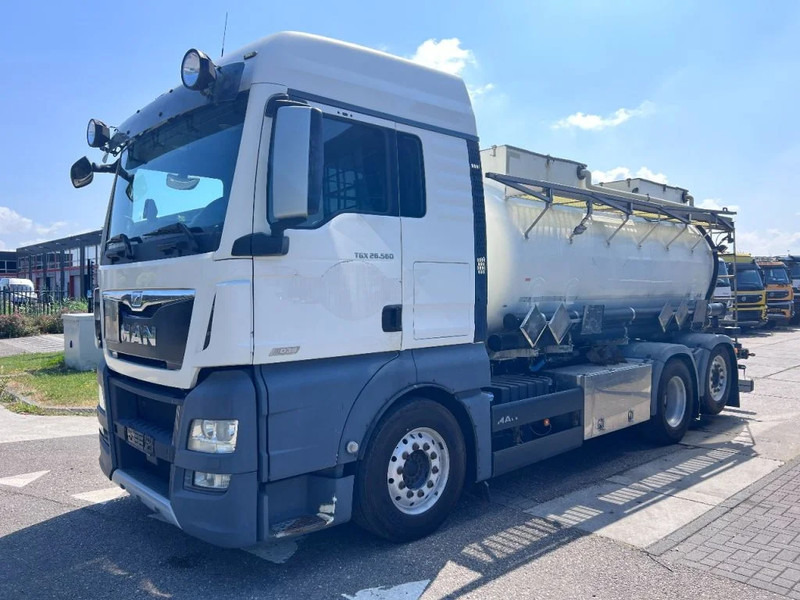 MAN TGX 26.560 6X2 EURO 6 - 11.500L VACUUM CLEANER - 2 COMPARTIMENTEN + INTARDER - Vacuum truck: picture 1 MAN TGX 26.560 6X2 EURO 6 - 11.500L VACUUM CLEANER - 2 COMPARTIMENTEN + INTARDER - Vacuum truck: picture 1