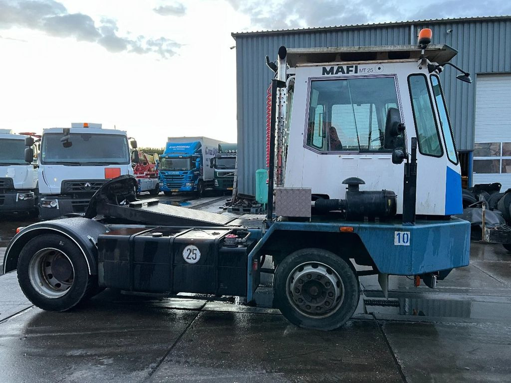 Mafi MT25T131C 4X2 *GEARBOX DON'T GO IN R - Terminal tractor: picture 4 Mafi MT25T131C 4X2 *GEARBOX DON'T GO IN R - Terminal tractor: picture 4