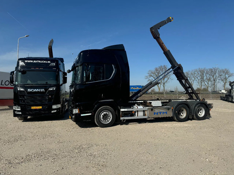 Scania R580 V8 6X2 VDL HOOK 20T RETARDER EURO 6 2 UNITS - Hook lift truck: picture 2 Scania R580 V8 6X2 VDL HOOK 20T RETARDER EURO 6 2 UNITS - Hook lift truck: picture 2