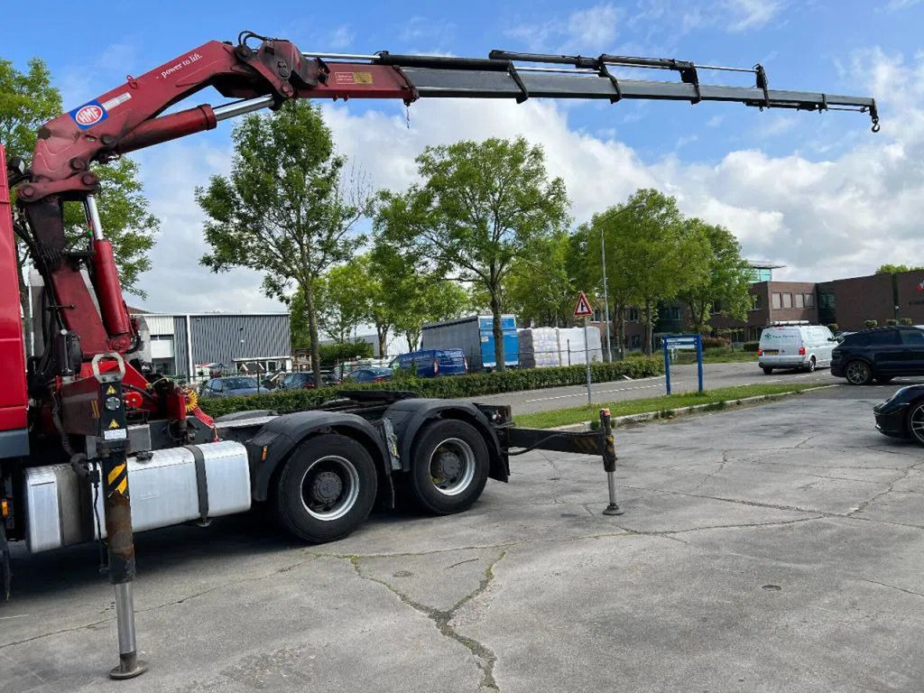 DAF XF 105.460 6X4 EURO 5 + HMF 4220 K6 + REMOTE CON - Tractor unit: picture 2 DAF XF 105.460 6X4 EURO 5 + HMF 4220 K6 + REMOTE CON - Tractor unit: picture 2
