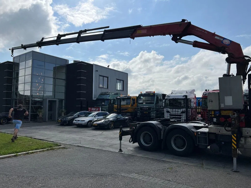 DAF XF 105.460 6X4 EURO 5 + HMF 4220 K6 + REMOTE CONTROL + RETARDER - Tractor unit: picture 4 DAF XF 105.460 6X4 EURO 5 + HMF 4220 K6 + REMOTE CONTROL + RETARDER - Tractor unit: picture 4