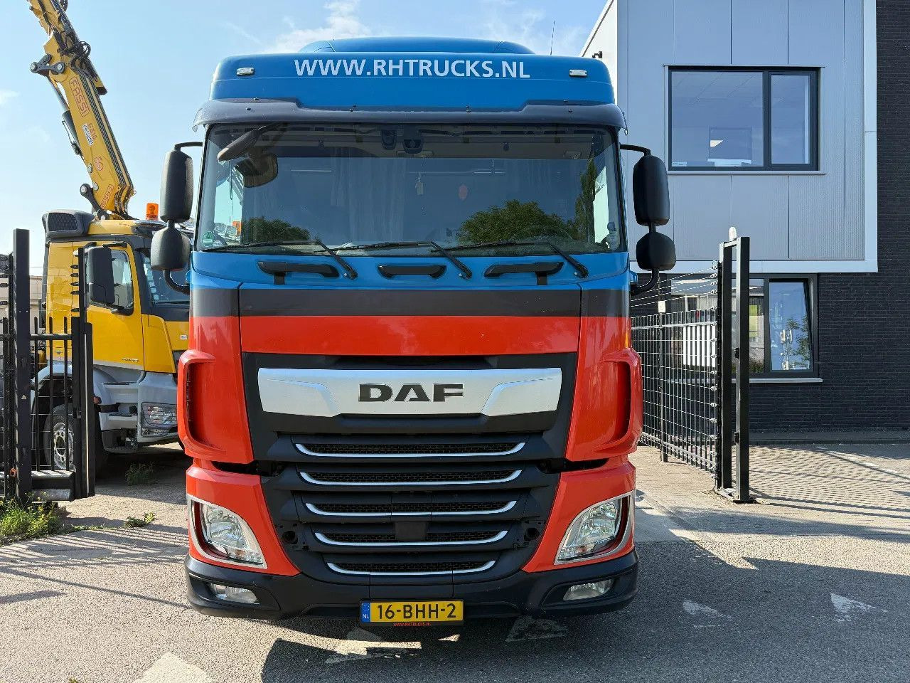 DAF XF 440 4X2 ENGINE RUNNING BUT TICKING! - Tractor unit: picture 3 DAF XF 440 4X2 ENGINE RUNNING BUT TICKING! - Tractor unit: picture 3