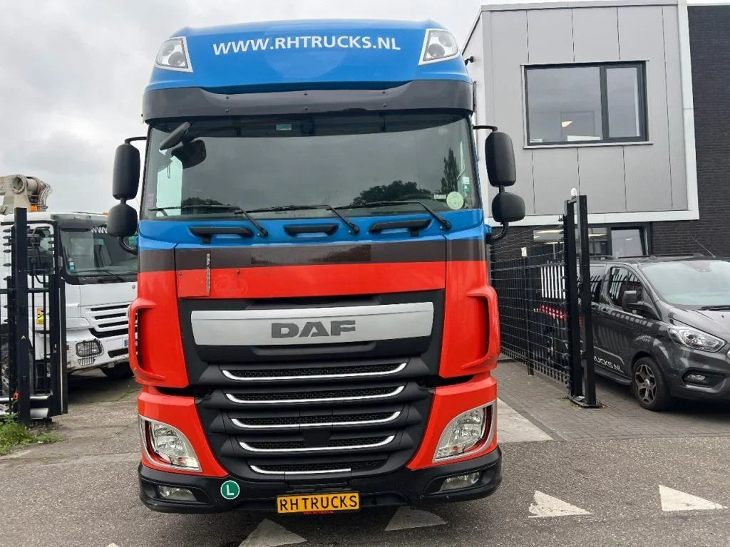 DAF XF 440 4X2 - EURO 6 - MEGA - Tractor unit: picture 2 DAF XF 440 4X2 - EURO 6 - MEGA - Tractor unit: picture 2