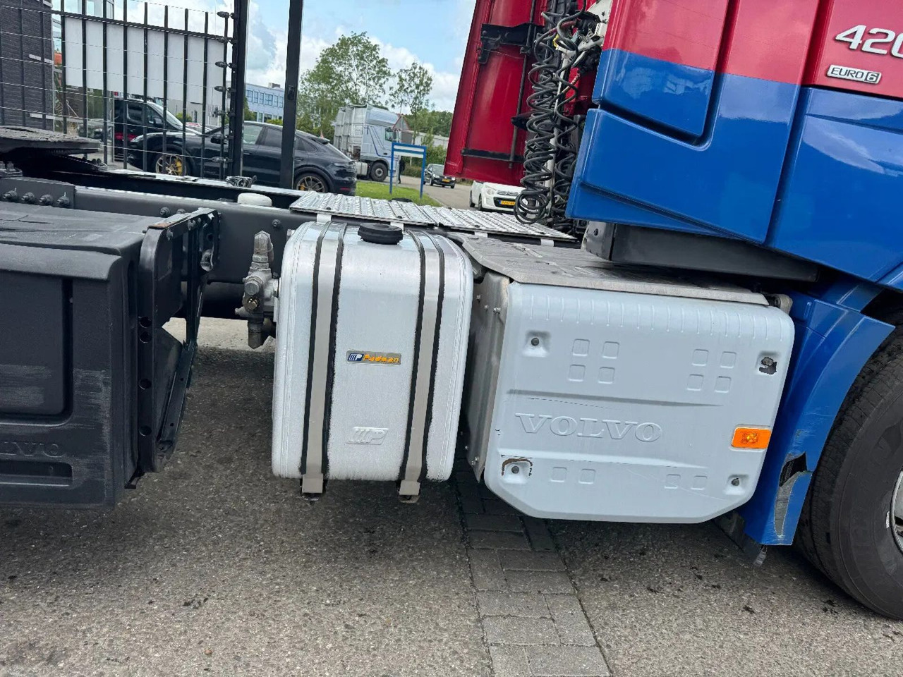 Tractor unit Volvo FH 420 4X2 SPOILERS STANDKLIMA EURO 6 2017: picture 9