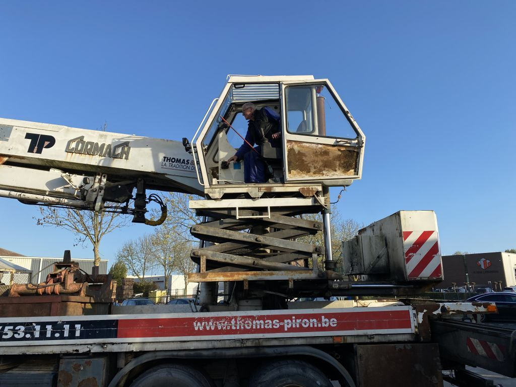 Crane truck Volvo F 12 8X4 + CORMACH 87000 CRANE - 8.642 HOURS: picture 10