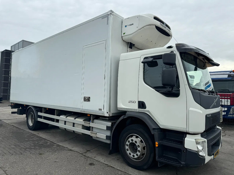 Volvo FE 250 4X2 - EURO 6 + THERMOKING T-500R + DHOLLANDIA LIFT + TÜV 06-2025 - Refrigerator truck: picture 3 Volvo FE 250 4X2 - EURO 6 + THERMOKING T-500R + DHOLLANDIA LIFT + TÜV 06-2025 - Refrigerator truck: picture 3