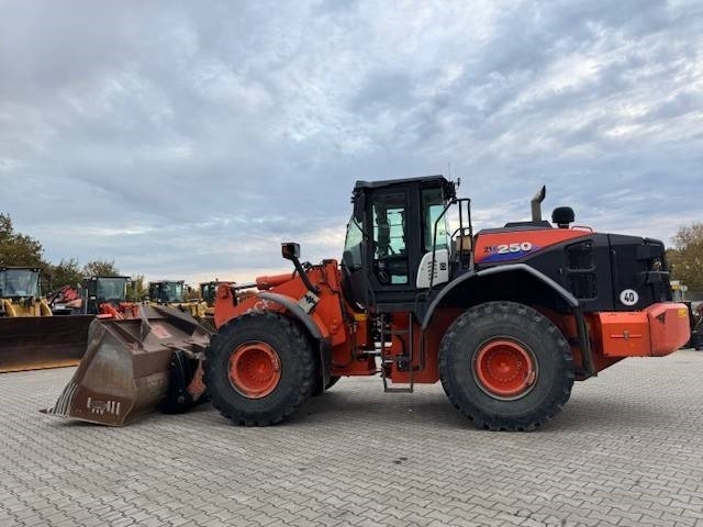 Hitachi ZW 250-6 - Wheel loader: picture 2 Hitachi ZW 250-6 - Wheel loader: picture 2