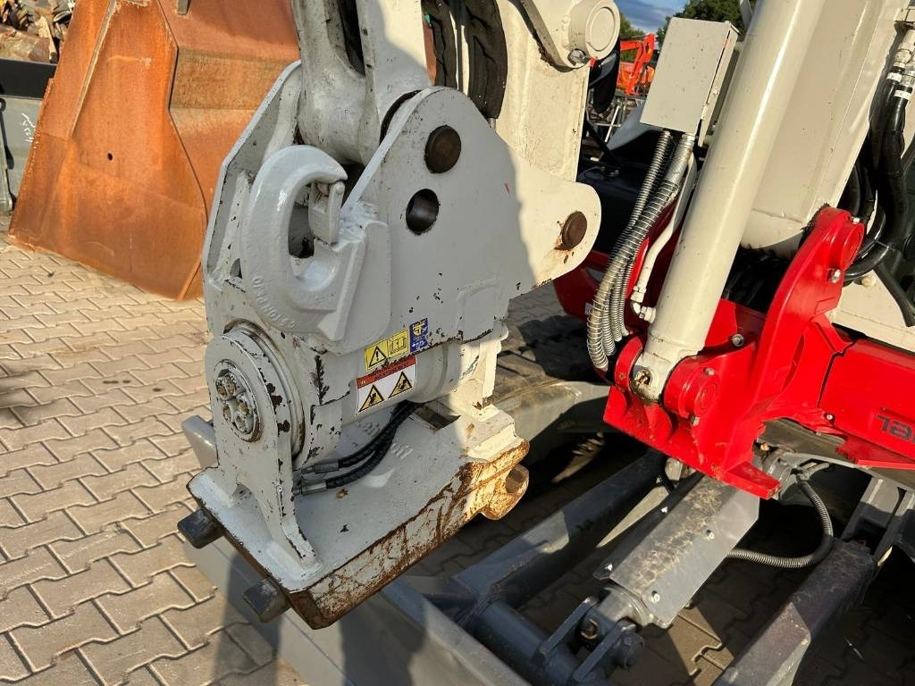 Mini excavator Takeuchi TB 370 V4: picture 8