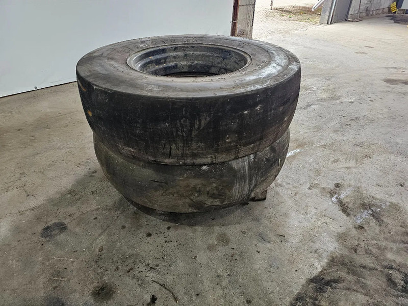Firestone 16.9-30 - Tire for Truck: picture 4 Firestone 16.9-30 - Tire for Truck: picture 4