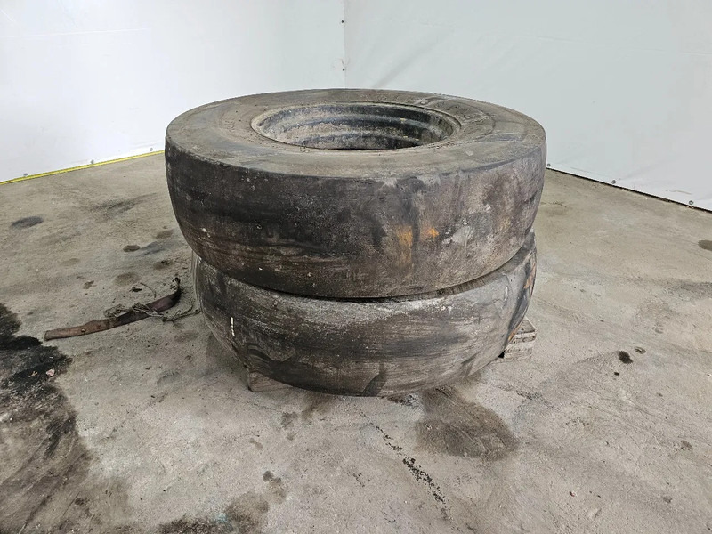 Firestone 16.9-30 - Tire for Truck: picture 1 Firestone 16.9-30 - Tire for Truck: picture 1