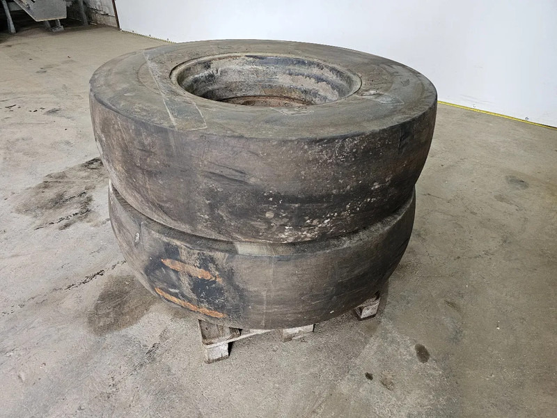 Firestone 16.9-30 - Tire for Truck: picture 2 Firestone 16.9-30 - Tire for Truck: picture 2