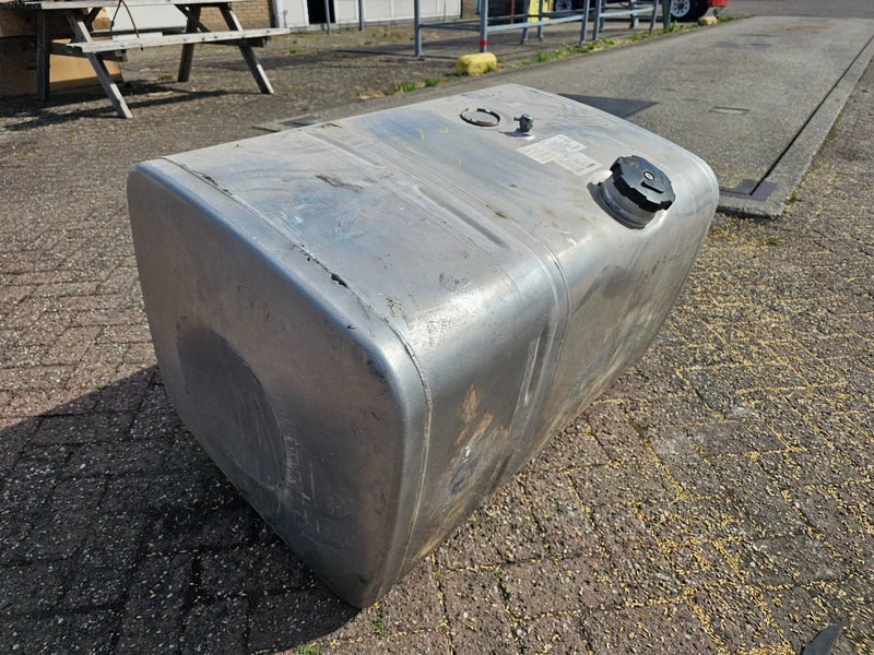 MAN Brandstoftank 375L - TGX/TGS onderdeelnr. 81.12201-6691 Magna steyr - Fuel tank for Truck: picture 3 MAN Brandstoftank 375L - TGX/TGS onderdeelnr. 81.12201-6691 Magna steyr - Fuel tank for Truck: picture 3