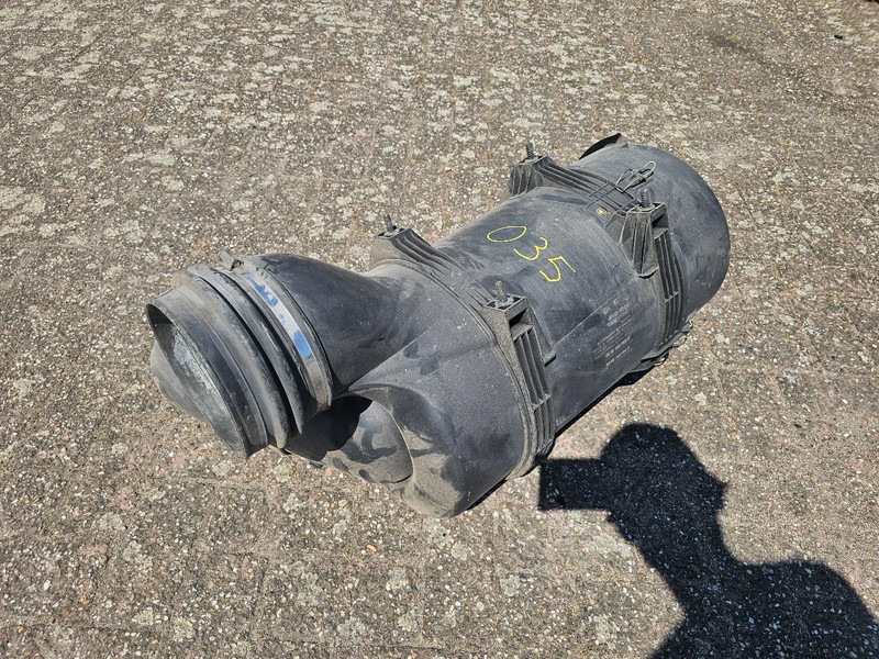Mercedes-Benz Luchtfilterhuis - A0180949902 - Air intake system for Truck: picture 3 Mercedes-Benz Luchtfilterhuis - A0180949902 - Air intake system for Truck: picture 3