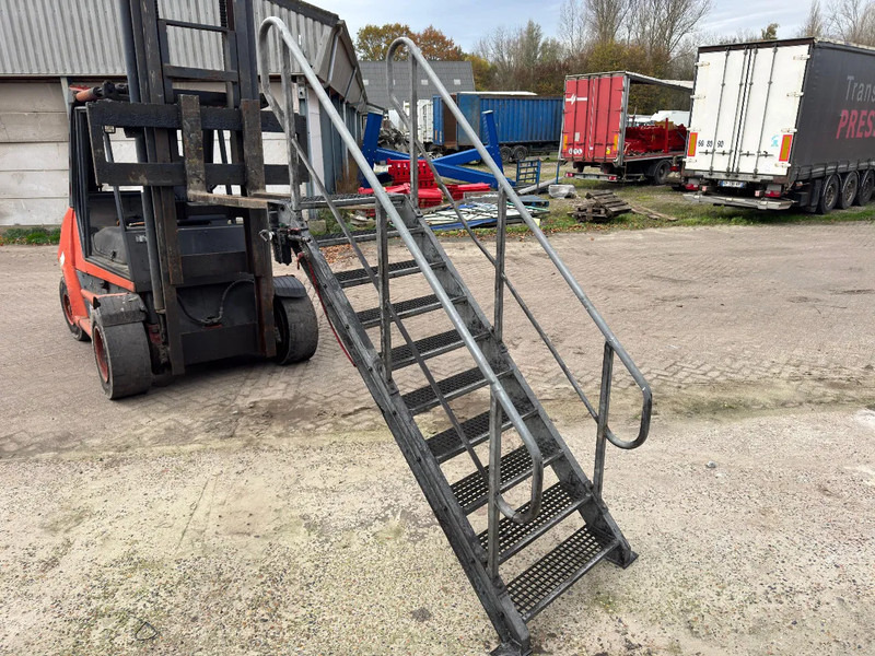 Diversen Steektrap 1.90 x 1.90 - Spare parts for Truck: picture 3 Diversen Steektrap 1.90 x 1.90 - Spare parts for Truck: picture 3