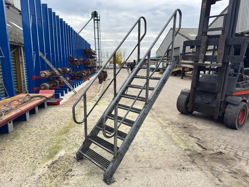 Diversen Steektrap 1.90 x 1.90 - Spare parts for Truck: picture 1 Diversen Steektrap 1.90 x 1.90 - Spare parts for Truck: picture 1