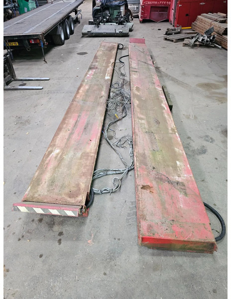 Stertil-Koni Ultra 4-koloms Hefbrug 17500KG - Spare parts: picture 3 Stertil-Koni Ultra 4-koloms Hefbrug 17500KG - Spare parts: picture 3